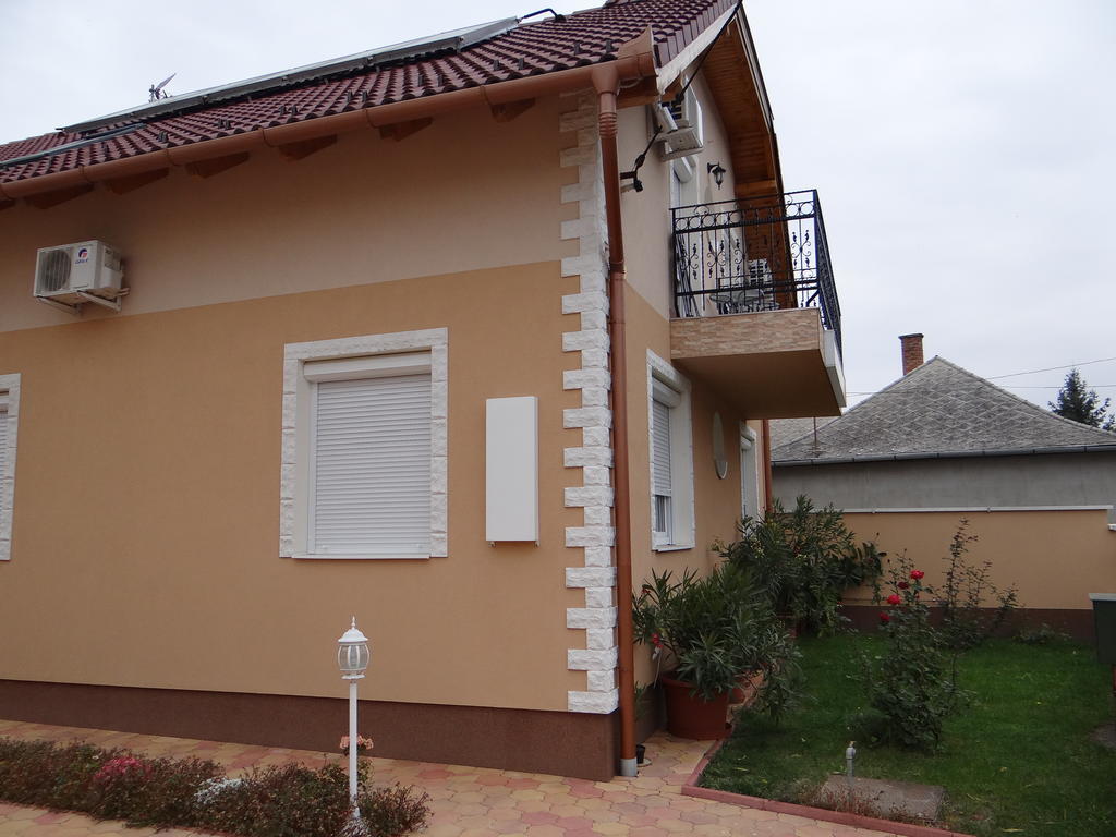Marinica Apartman Hajdúszoboszló Buitenkant foto