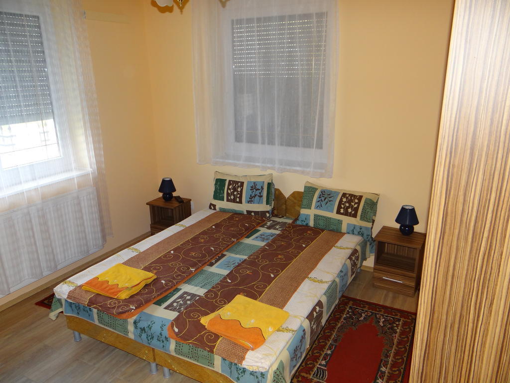 Marinica Apartman Hajdúszoboszló Buitenkant foto