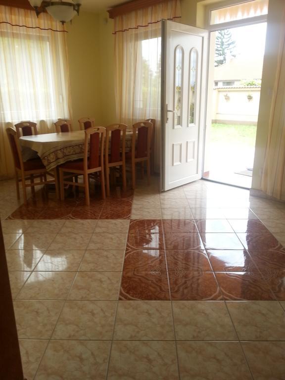 Marinica Apartman Hajdúszoboszló Buitenkant foto