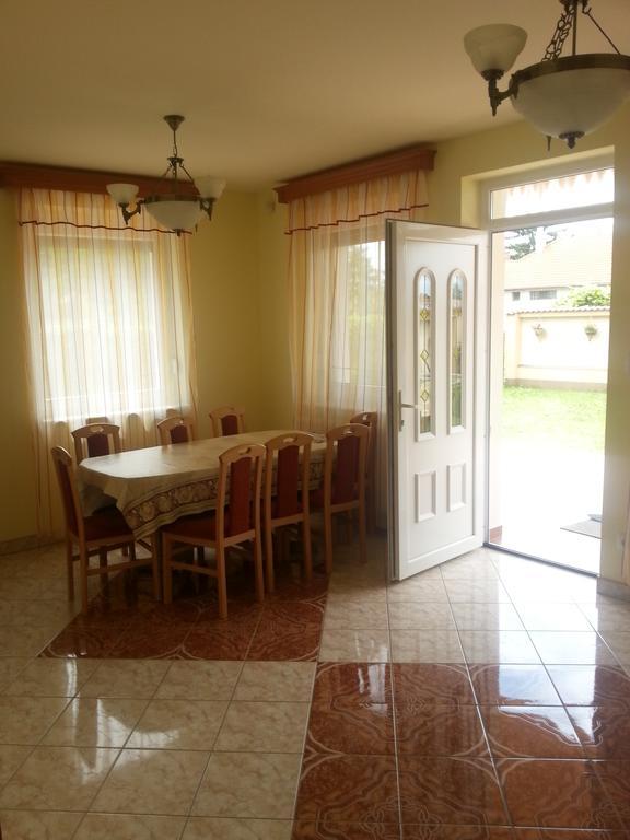 Marinica Apartman Hajdúszoboszló Buitenkant foto